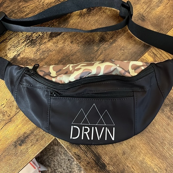 DRIVIN WAIST BELT BAG BLACK AND CAMO NEW WITHOUT TAGS - Picture 4 of 4